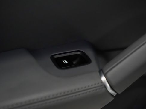 Certified 2023 Porsche Cayenne Platinum Edition image 14