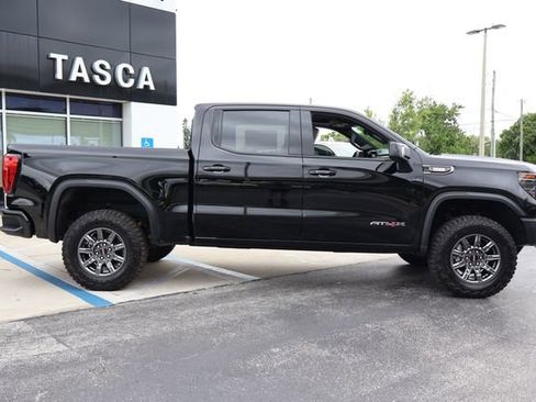 New 2026 GMC Sierra 1500 AT4X w/ LPO, Black Badging Package AWD/4WD image 9