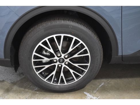 New 2025 Ford Escape SE image 3