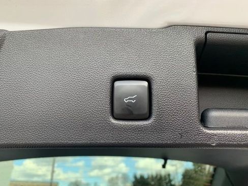 Used 2025 Ford Escape Platinum AWD/4WD image 6