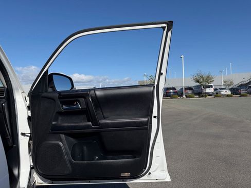 Used 2019 Toyota 4Runner TRD Off-Road Premium image 16