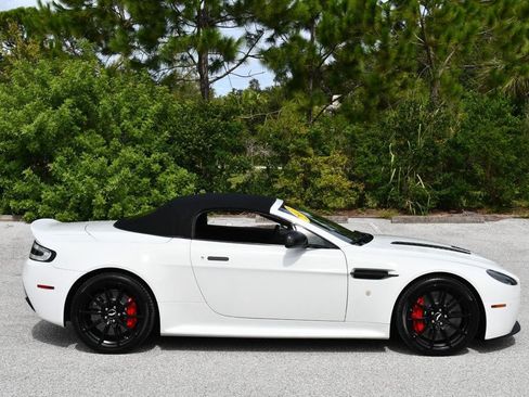Used 2017 Aston Martin V12 Vantage S RWD image 43