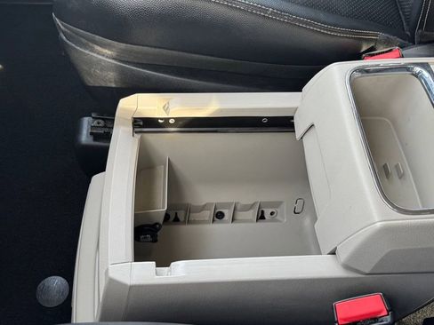 Used 2014 Chrysler Town & Country Touring-L w/ Driver Convenience Group image 26