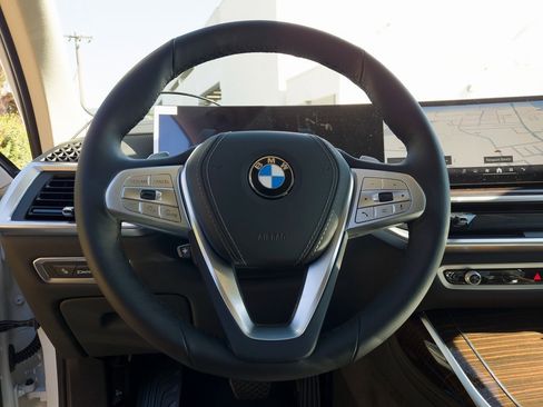 New 2026 BMW X7 xDrive40i w/ Premium Package image 11