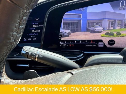 Used 2022 Cadillac Escalade Premium Luxury AWD/4WD image 27