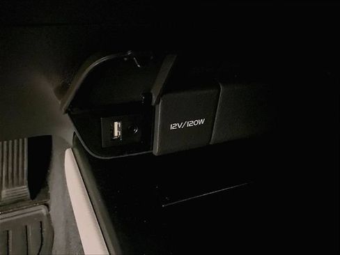 Used 2019 Toyota Camry LE w/ Convenience Package FWD image 31