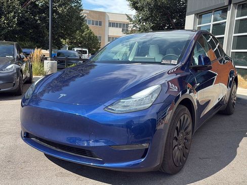 Used 2022 Tesla Model Y Long Range AWD/4WD image 4