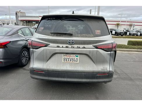 Certified 2021 Toyota Sienna XLE FWD image 6