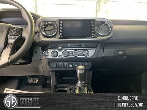 Used 2022 Toyota Tacoma TRD Off-Road w/ Technology Package AWD/4WD image 20