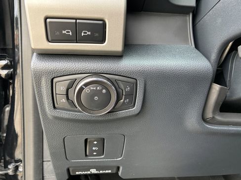 Used 2022 Ford F250 Lariat w/ Tremor Off-Road Package image 27