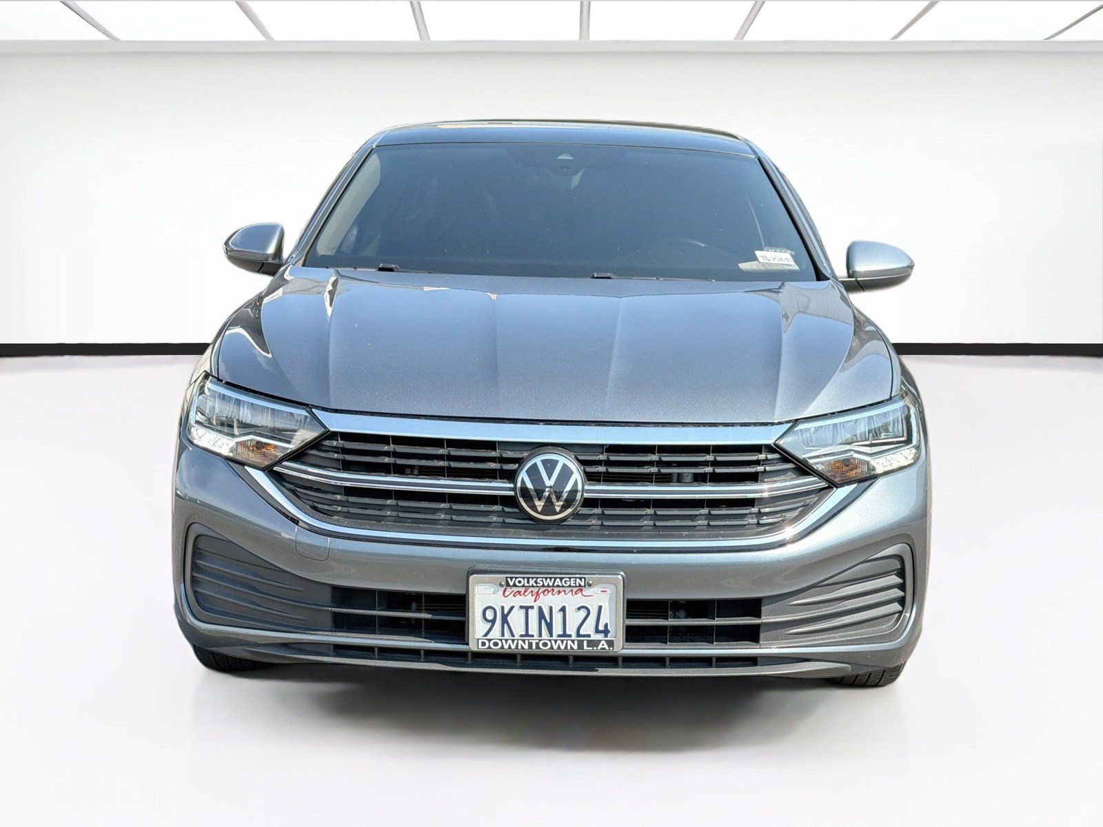 Used 2024 Volkswagen Jetta SE FWD image 2