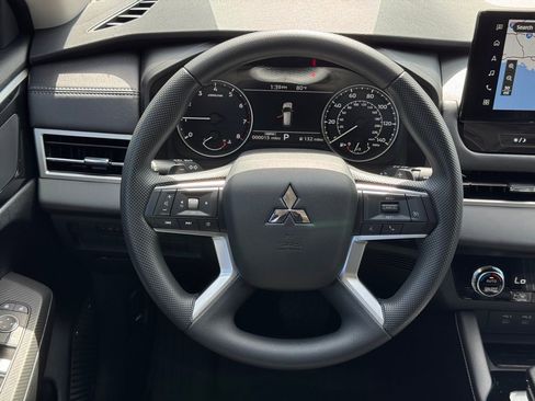 New 2025 Mitsubishi Outlander ES FWD image 19