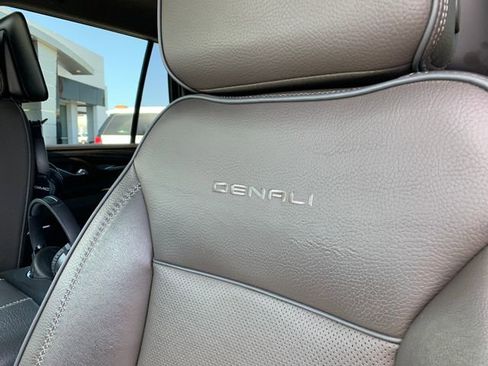 Used 2023 GMC Yukon Denali AWD/4WD image 24
