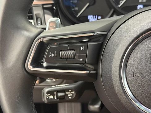 Certified 2025 Porsche Macan AWD/4WD image 20
