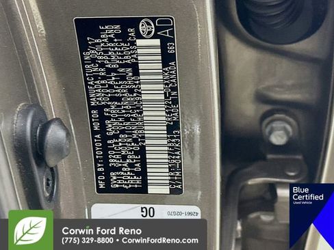 Used 2018 Toyota Corolla LE FWD image 32