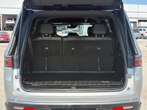 Used 2022 Jeep Wagoneer Series II RWD image 15