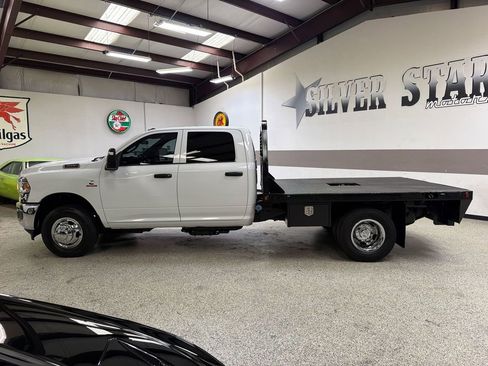 Used 2023 RAM 3500 Tradesman w/ Chrome Appearance Group RWD image 3