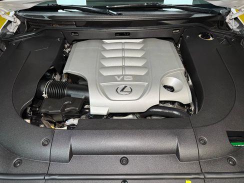 Used 2011 Lexus LX 570 4WD w/ Luxury Pkg image 54