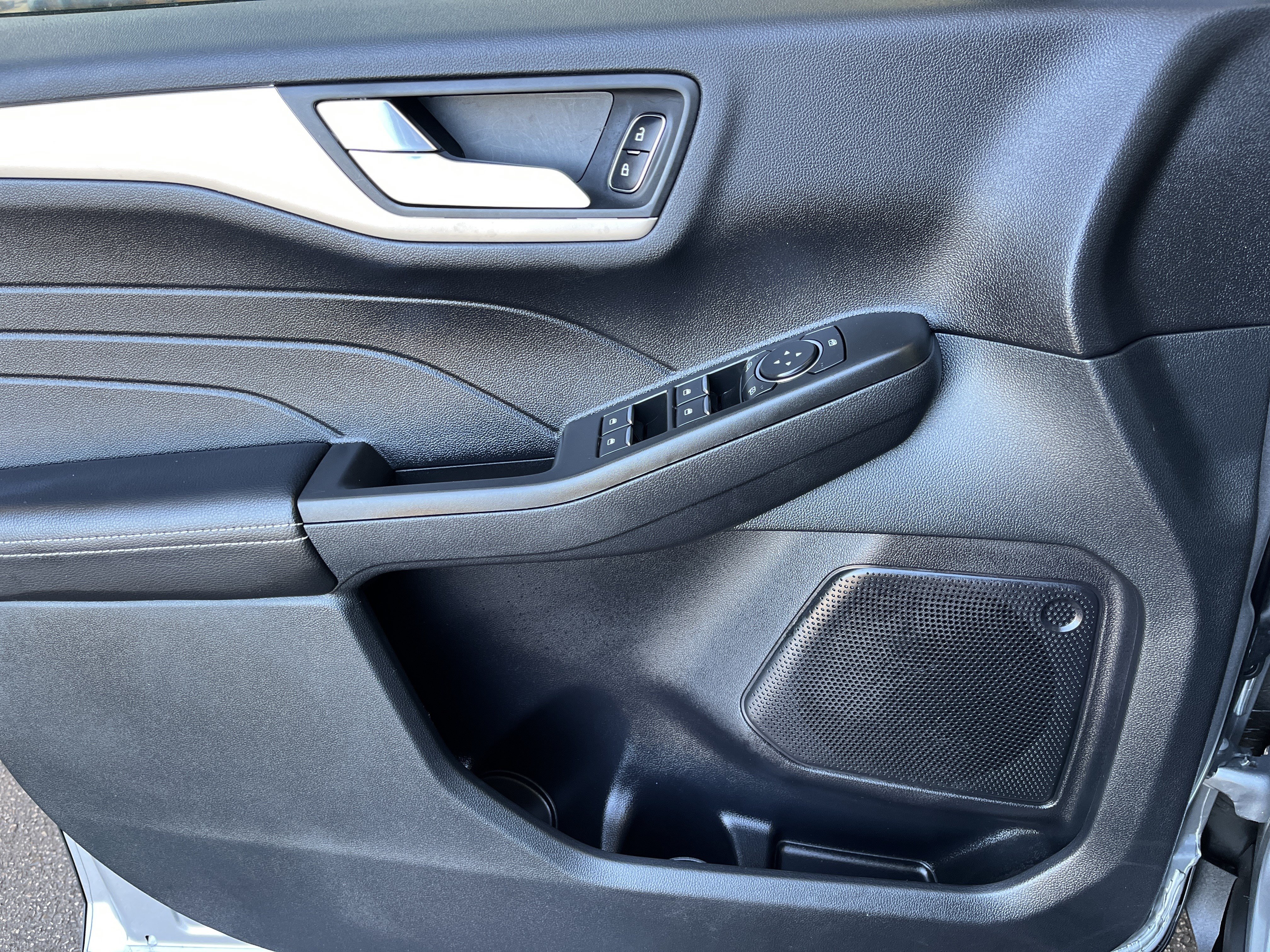 Used 2022 Ford Escape SEL AWD/4WD image 30