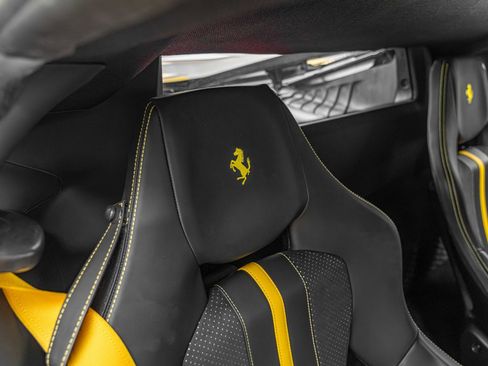 Used 2021 Ferrari F8 Tributo image 37