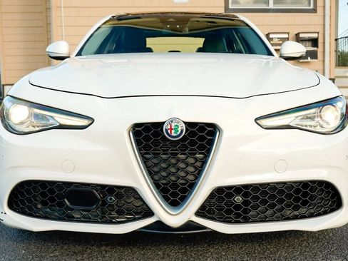 Used 2017 Alfa Romeo Giulia AWD image 2