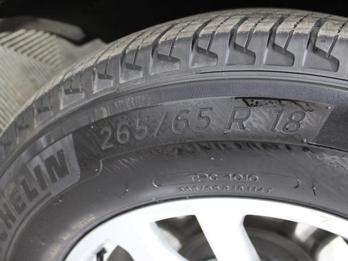 Used 2024 Chevrolet Tahoe LT w/ Luxury Package image 45