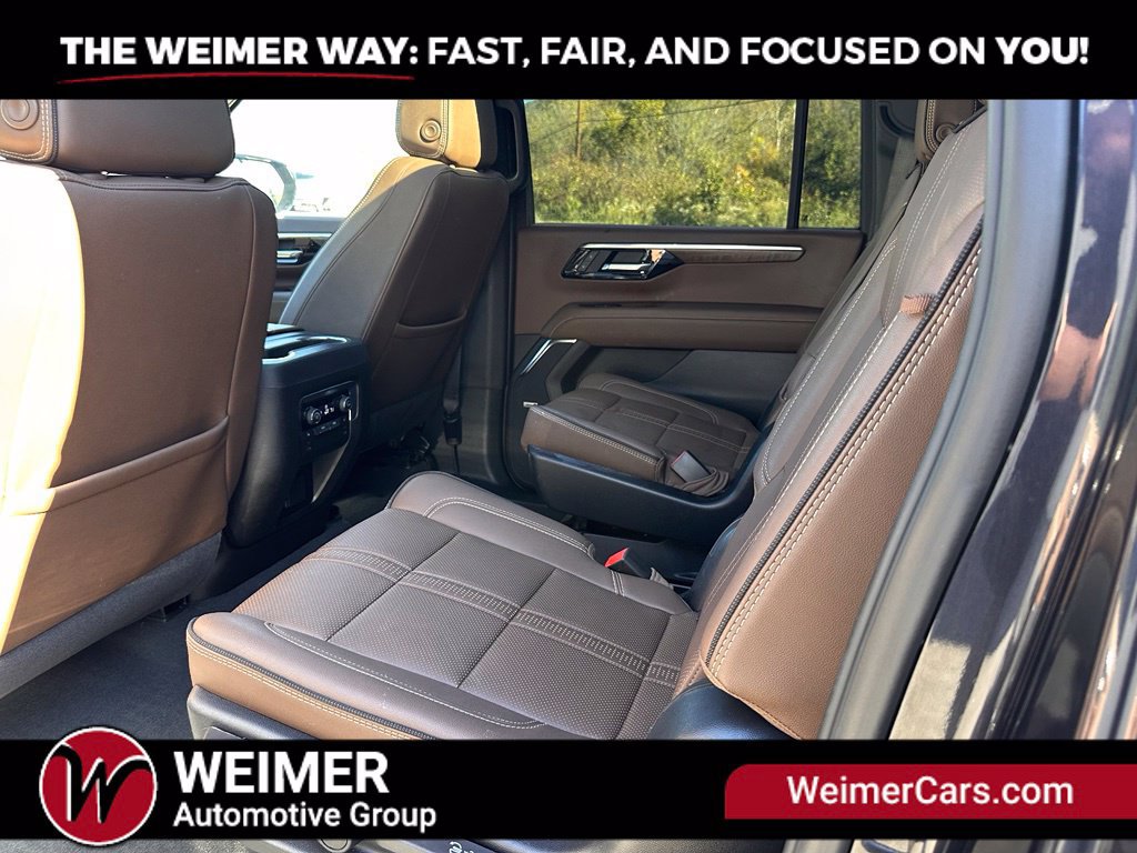 Used 2025 Chevrolet Suburban High Country AWD/4WD image 23