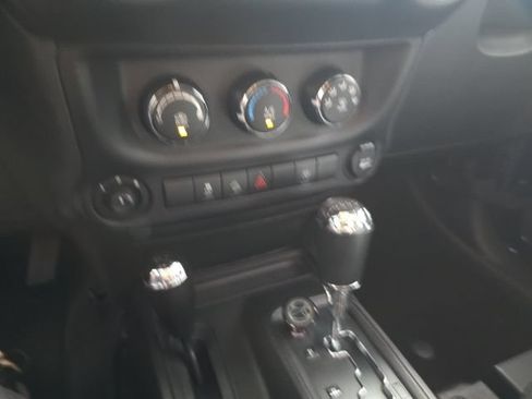 Used 2015 Jeep Wrangler Unlimited Sahara w/ Max Tow Package AWD/4WD image 17