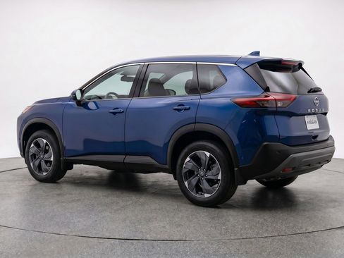 Used 2025 Nissan Rogue SV FWD image 6