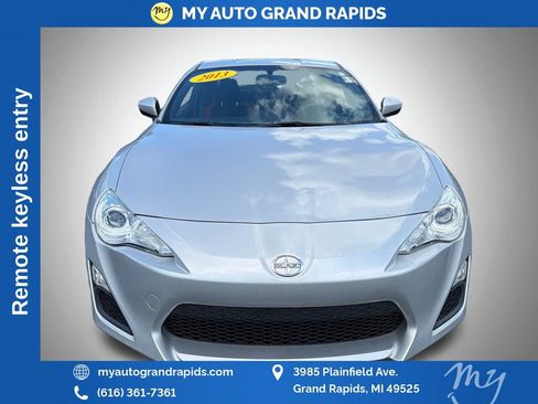 Used 2013 Scion FR-S RWD image 2