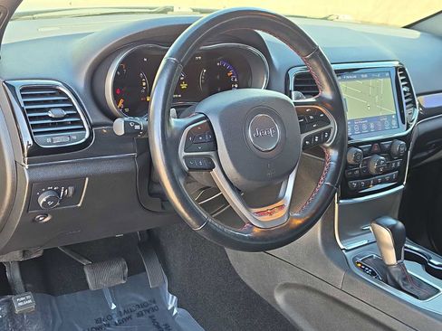 Used 2021 Jeep Grand Cherokee Trailhawk w/ Trailhawk Luxury Group image 2