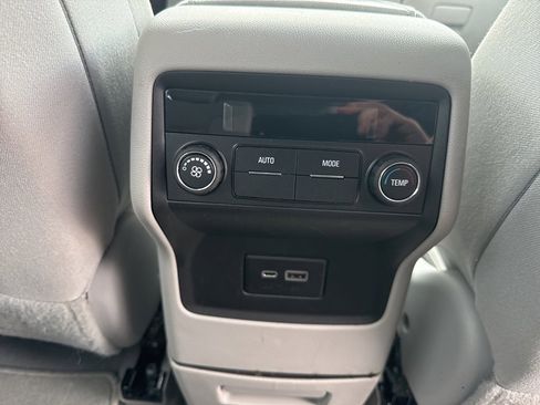 Used 2021 GMC Acadia SLE image 10