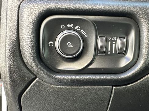 Used 2019 RAM 3500 Big Horn image 25