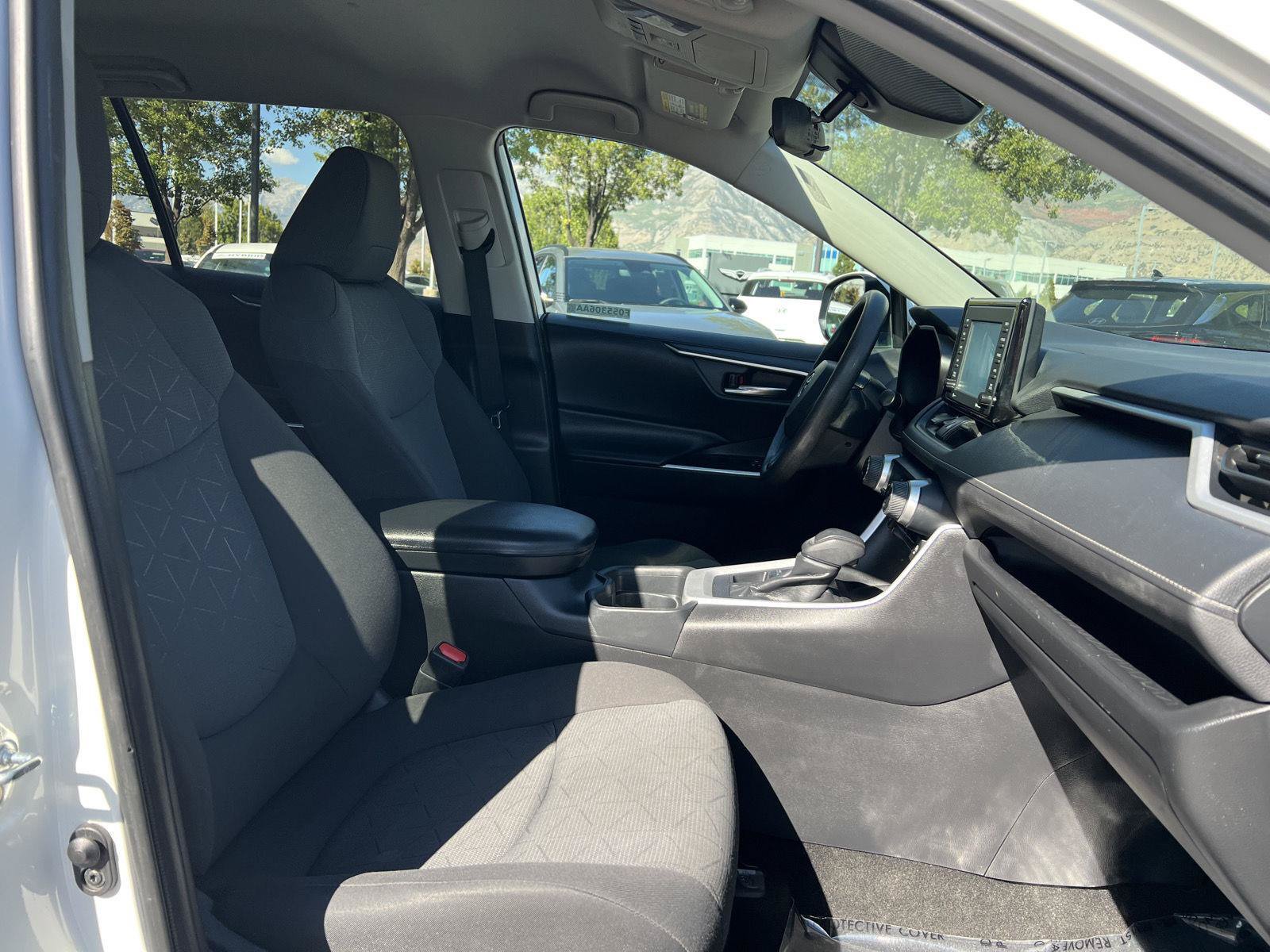 Used 2020 Toyota RAV4 XLE AWD/4WD image 6