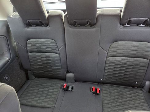 Used 2025 Nissan Pathfinder SV w/ SV Premium Package image 17