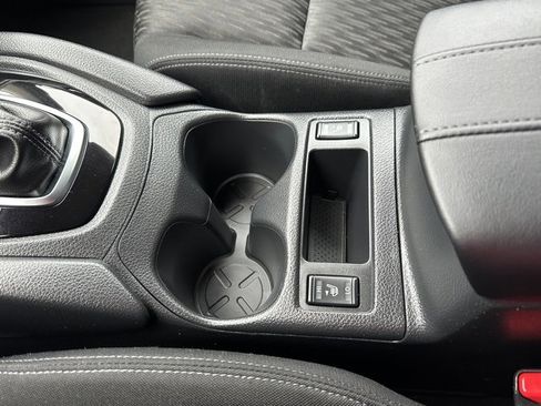 Used 2017 Nissan Rogue SV w/ SV Premium Package image 37