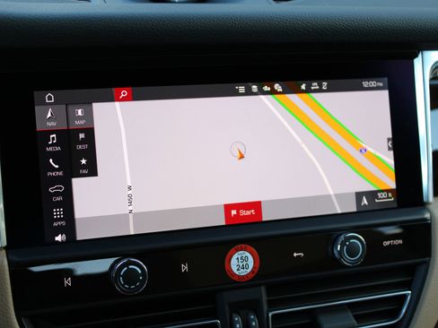 New 2026 Porsche Macan image 18