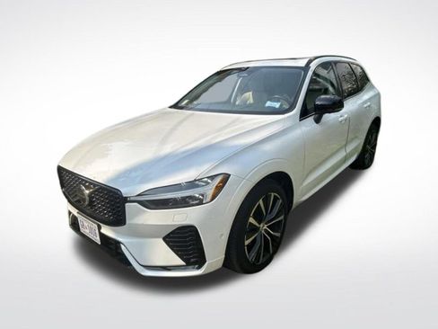 Used 2024 Volvo XC60 B5 Plus w/ Climate Package AWD/4WD image 2