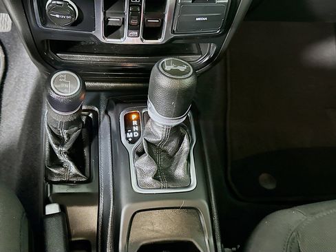 Used 2021 Jeep Wrangler Sport S image 24