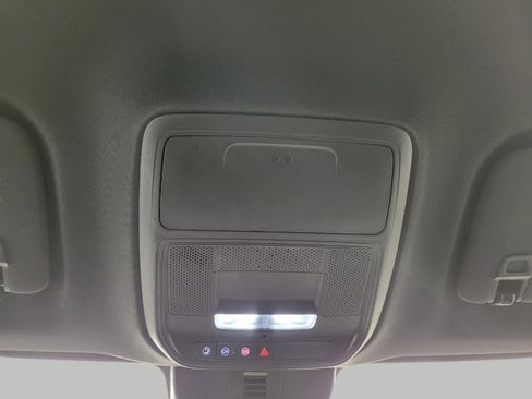 Used 2025 Chevrolet Traverse LT AWD/4WD image 18