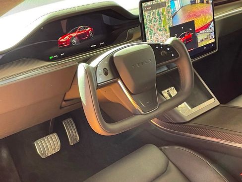 Used 2022 Tesla Model S Plaid image 15