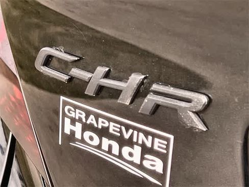 Used 2020 Toyota C-HR XLE image 8