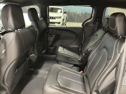 New 2026 Chrysler Voyager LX image 13