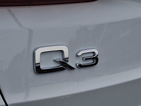 New 2025 Audi Q3 2.0T Premium image 17