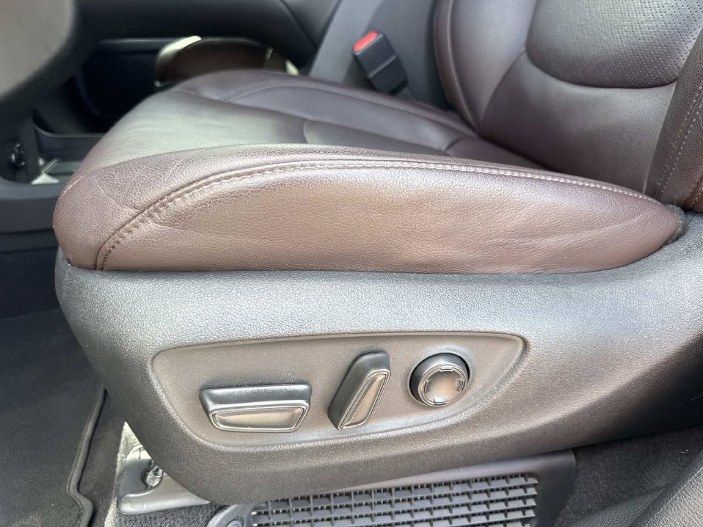 Used 2023 Toyota Sienna Platinum AWD/4WD image 32