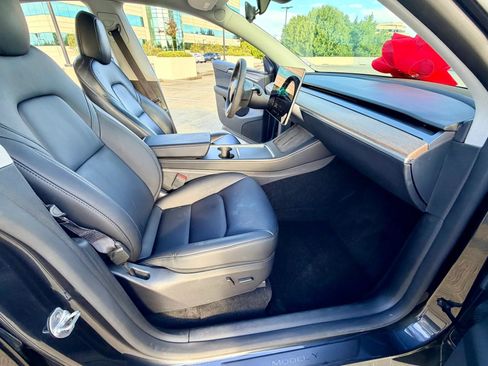Used 2024 Tesla Model Y 2WD image 26