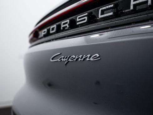 Certified 2026 Porsche Cayenne AWD/4WD image 25