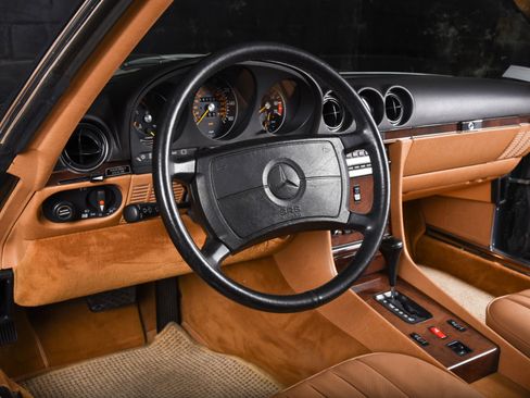 Used 1989 Mercedes-Benz 560 SL image 4