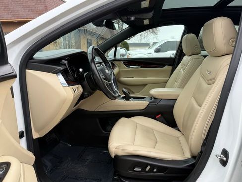 Used 2018 Cadillac XT5 Luxury w/ Driver Awareness Package image 11