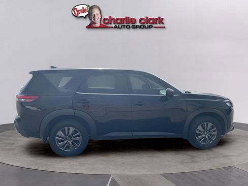 Used 2025 Nissan Pathfinder S FWD image 6